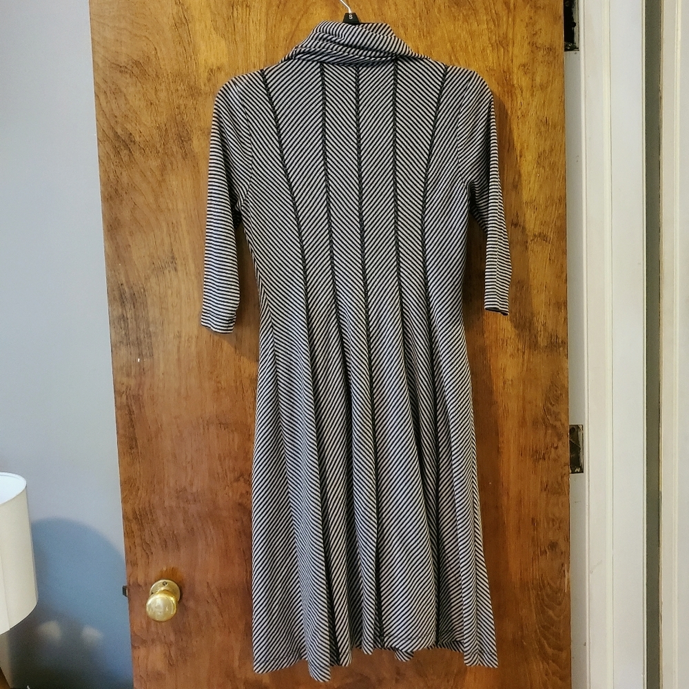 Dress - Picture 3 of 4